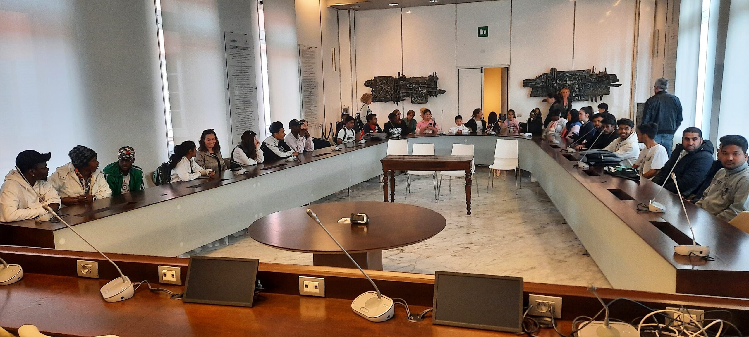 Gli Studenti di EroStraniero accolti nella Sala Consigliare