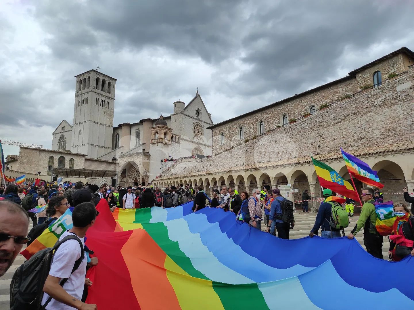 Tutti vogliono la pace. “La guerra non restaura diritti, ridefinisce poteri”